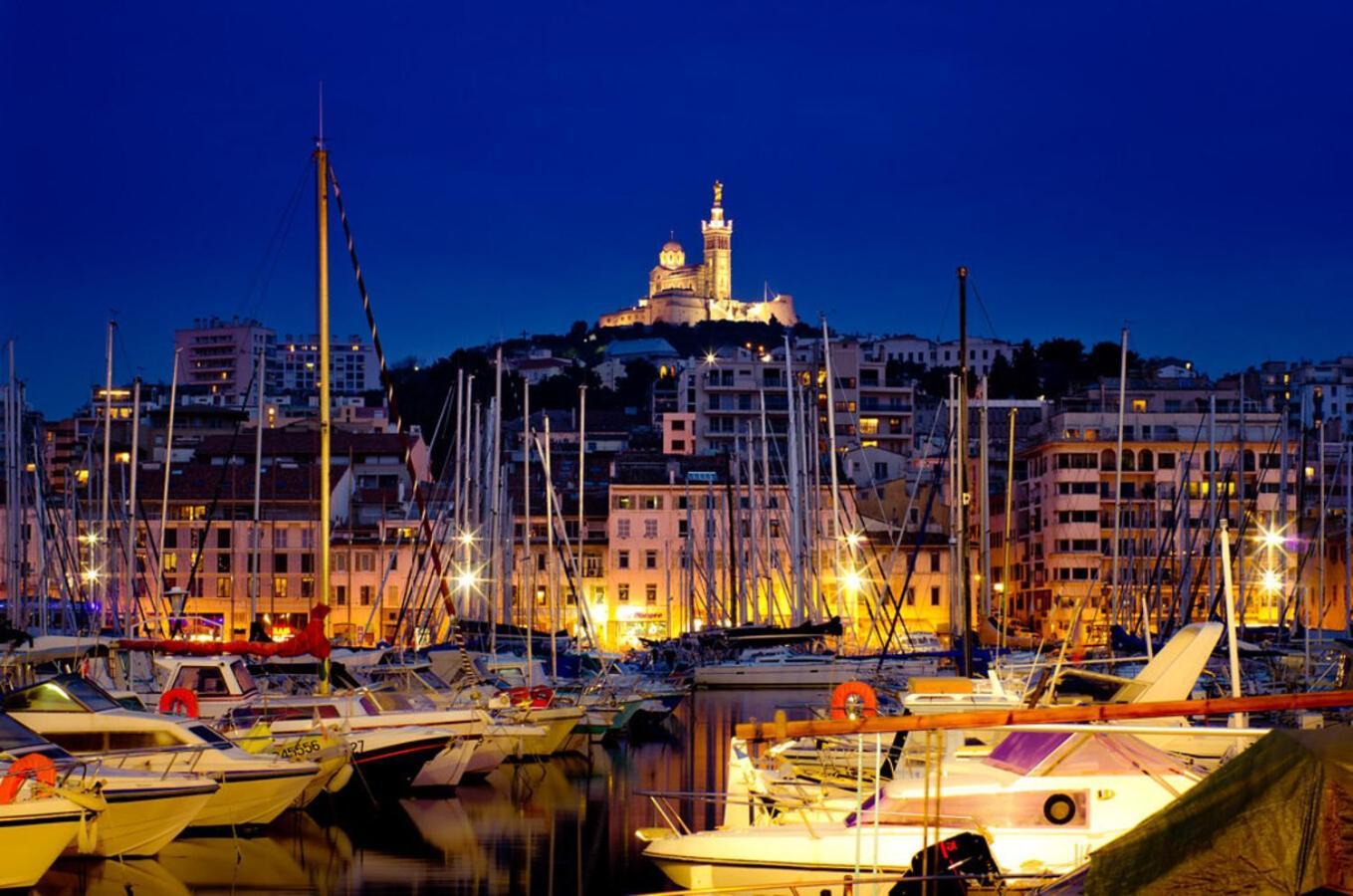 Yacht Idealement Situe Au Coeur Du Vieux-port Marseille